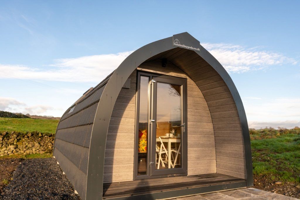 HerdyCottages's tweet photo. 🐷NEW for your holiday experience Pig Pod is designed with families in mind

🤩Modern Glamping Pod
🤩Underfloor heating 
🤩Mains electric &amp; plumbed facilities plus 
Book at⬇️
https://t.co/7WAzEuBJUr

#holidaycottages #glamping #selfcatering 
#dogfriendlyholiday #getaways https://t.co/rSOruqnsdC