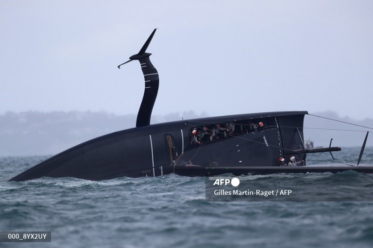 AFPphoto's tweet photo. Not plain sailing as winds cause havoc in America's Cup series #AFP
https://t.co/vdsctoqO9I 
📸 Gilles MARTIN-RAGET https://t.co/L66TG50QaR