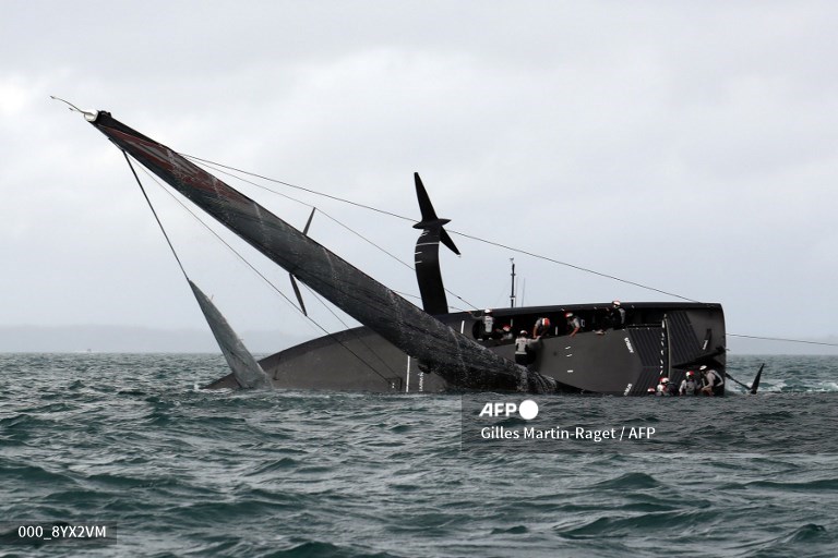 AFPphoto's tweet photo. Not plain sailing as winds cause havoc in America's Cup series #AFP
https://t.co/vdsctoqO9I 
📸 Gilles MARTIN-RAGET https://t.co/L66TG50QaR