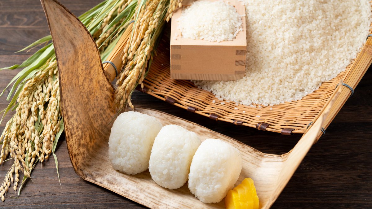 japan's tweet photo. It's #OmusubiDay!! This #omusubi rice ball commemoration dates to the #GreatHanshinEarthquake; volunteer organizations gave rice balls to survivors. As #omusubi means "forge a relationship," this day advocates volunteerism &amp; highlights rice. More: https://t.co/1QaTqWEa9k #Onigiri https://t.co/g1dokNiQst