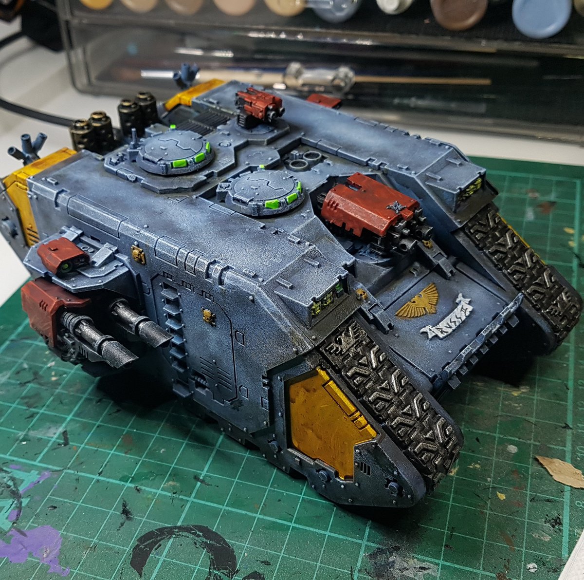 A falta de algunas calcas... Land Raider terminado!! A matar herejes!!