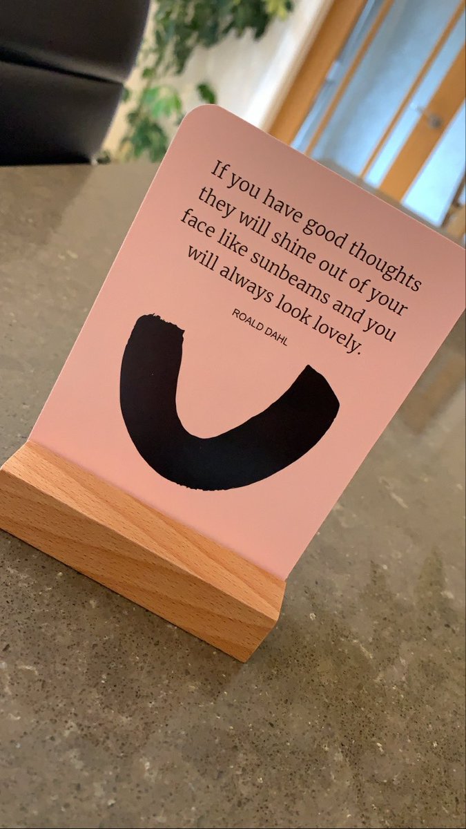 hanbcuslt's tweet photo. #PositivityCard
Starting from this week, I will choose a #PositiveCard a week from my Little Box Of Positivity that I will put up in my room🌈 Little boosts of positivity are so precious during uncertain times like these🧡 https://t.co/0yYkoxCUb6