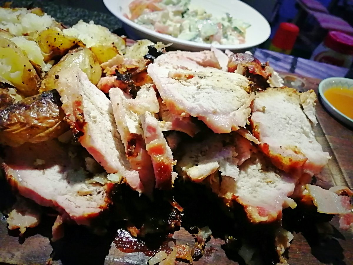 plankiebraai's tweet image. Carbs are the answer. No matter the question. 🤣 #plankie #braaivleis #braaibroodjies #braai #bbqlife #braaivibes #braaitime #meat #fire #lekker #specialmoments #lifeisgood #Foodie #ProudlySouthAfrican @plankiebraai @braaiplank @JuniperStLounge @Cellie_ThisIsMe @WellyOom