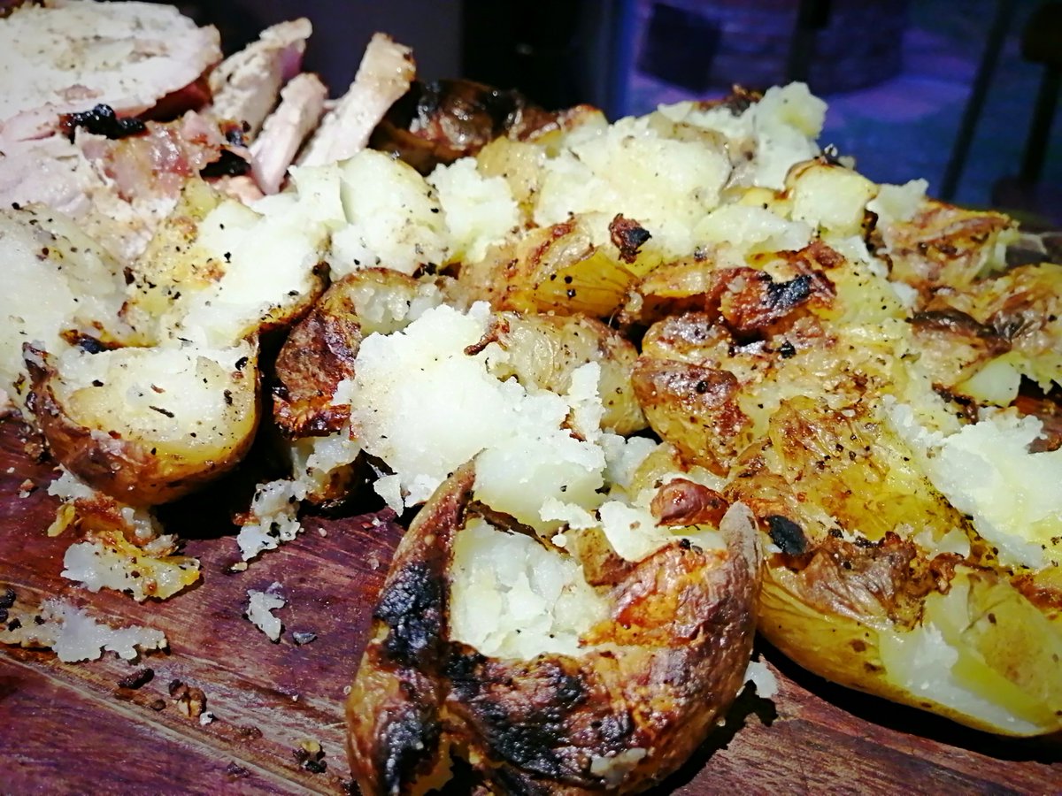 plankiebraai's tweet image. Carbs are the answer. No matter the question. 🤣 #plankie #braaivleis #braaibroodjies #braai #bbqlife #braaivibes #braaitime #meat #fire #lekker #specialmoments #lifeisgood #Foodie #ProudlySouthAfrican @plankiebraai @braaiplank @JuniperStLounge @Cellie_ThisIsMe @WellyOom