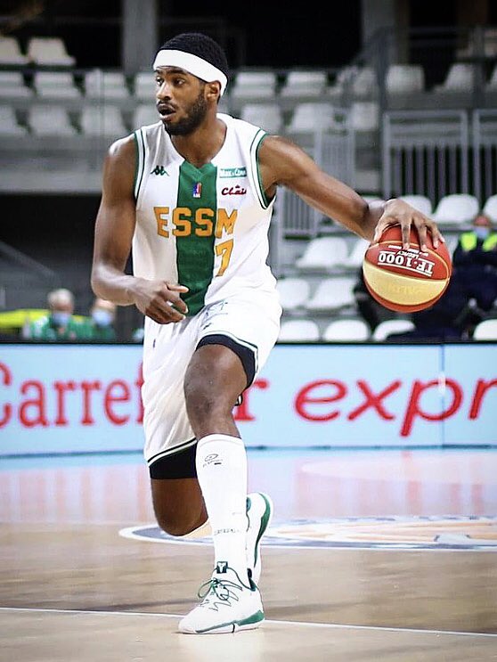 💯 Cyrille <a href="/EliezerBob/">Cyrille Eliezer-Vanerot</a>-Vanerot a signé son retour en grande pompe hier lors de la victoire face au <a href="/Nanterre92/">Nanterre 92</a>.
Auteur de 9 points, 5 rebonds, 2 passes et 1 contre, Cyrille a dépassé 𝗹𝗮 𝗯𝗮𝗿𝗿𝗲 𝗱𝗲𝘀 𝟭𝟬𝟬 𝗽𝗼𝗶𝗻𝘁𝘀 (108) sous le maillot stelliste ! 💯