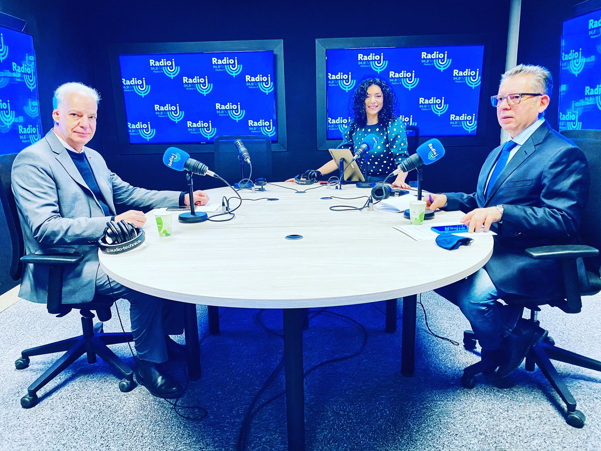 EmmanuelRials's tweet photo. Avec Alain Griset, ministre délégué aux Petites et Moyennes Entreprises, au 🎙 de Frédéric Haziza pour  #ForumRadioJ et le billet de Judith Mergui. Aujourd'hui 14h10 sur RadioJ 94,8 et https://t.co/x3rTCGoILn @alaingriset @frhaz @judithmergui @RadioJFrance https://t.co/eRLZUIB2p9