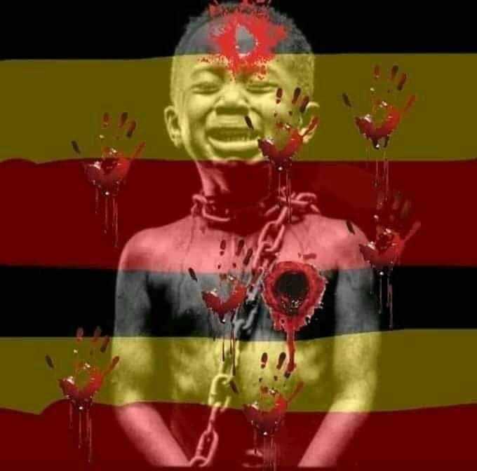 TFavoritesnack's tweet photo. @HEBobiwine There's a Reason why military &amp; police are separated. One Fights the enemies of the state &amp; the country while the other serves, protects the people&amp;their properties,keep law&amp;Order but when the military becomes both, then the enemies of the state tend to become the people. 😢😢 https://t.co/tkoHEOtwEH