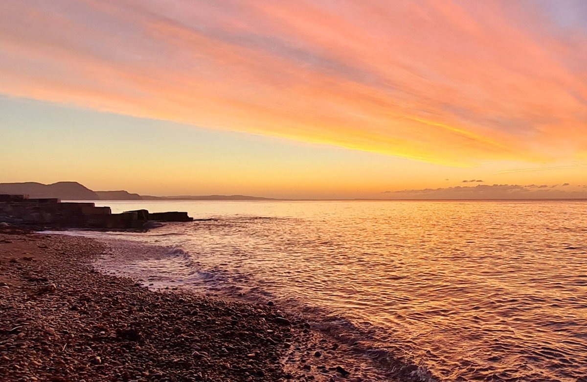 Love Lyme Regis tweet media