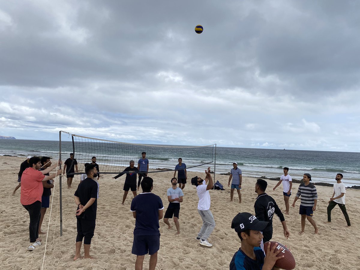 MKA_adlsouth's tweet photo. Alhamdulillah,

#MKAADLSOUTH @MkaWoodcroft @mka_adlwest organised a picnic at Carrickalinga Beach, where khuddam played various sports such as Beach Volleyball and Cricket followed by Lunch and Prayer. 🏖 🏐🏏

#LoveForAllHatredForNone
#brotherhood
#beach
#volleyball
#cricket https://t.co/aUwcKLhrOL