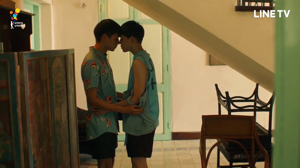 bkppsitsay's tweet photo. can we talk about how the tehtarn &amp; tehoh relationship showed us the contrast between heterosexual couples and homosexual couples in society? teh &amp; tarn kissed eo in a crowd so easily without hesitation, while tehoh felt the need to hide under the stairs just to hug each other https://t.co/NdgFluWol7