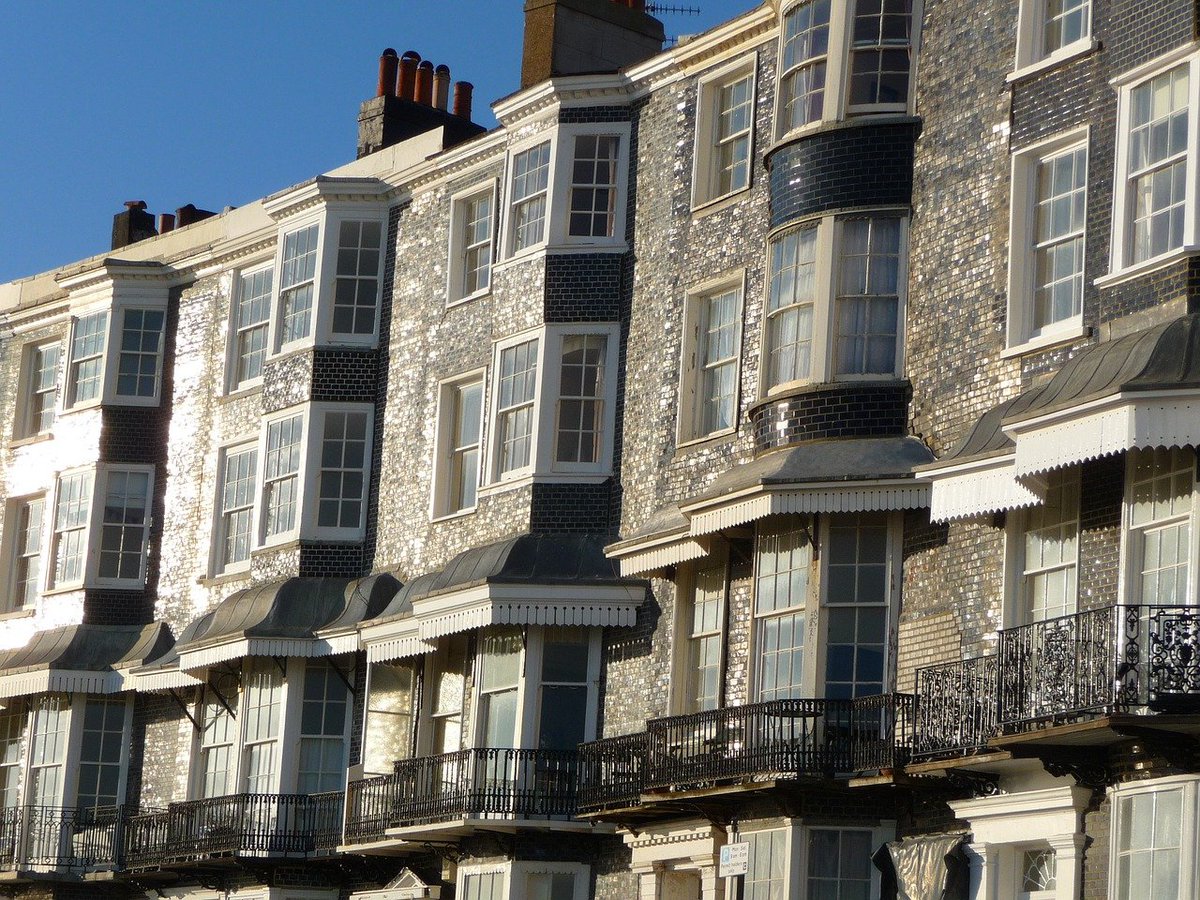 TimePartyUK's tweet photo. UK residential property is in short supply and this has fuelled an escalation of prices in the private sector and excessive waiting lists for social housing. TIME's multi-level solution includes regenerating brownfield sites and streamlining planning. https://t.co/NQxXjhyeO5 https://t.co/gfMQqChGE5