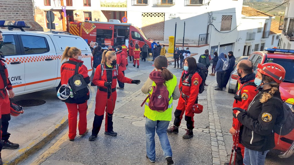 JesusNavarro's tweet photo. 🔴 Un amplio dispositivo reinicia la búsqueda del vecino #desaparecido en #Casabermeja (#Málaga). https://t.co/XJh9HPHEh6