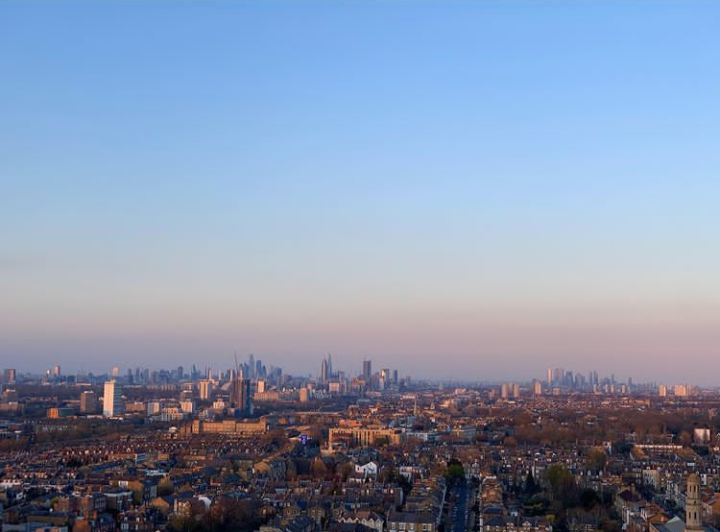 Pocket_Living's tweet photo. What a view from the roof terrace of #MapletonCrescentSW18 in Wandsworth, taken by a resident.
#firsttimebuyers #london #skyline #homesforlondoners https://t.co/4YXyX0nNnh