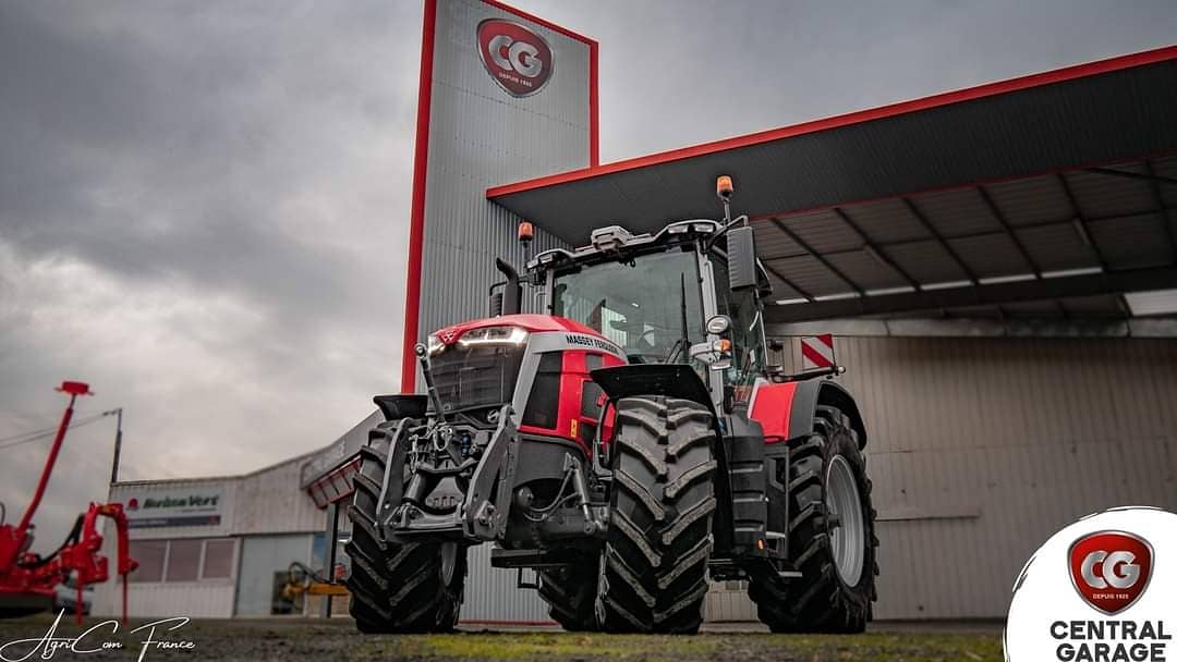 Nouveau <a href="/MF_EAME/">Massey Ferguson Official</a> 8S chez Central Garage à Niort
