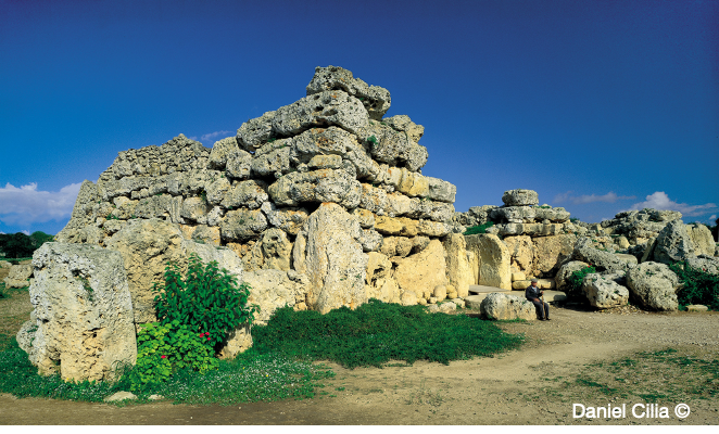 Once upon a time there was a giantess in Gozo and she built an immense place, carrying megaliths in one arm and holding a baby in the other. This place is now known as Ġgantija  #Archaeology31