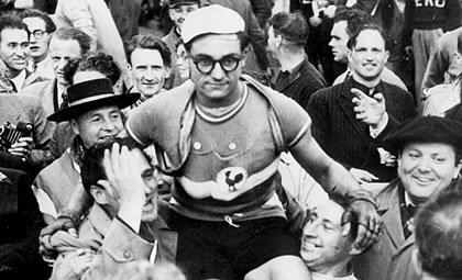 PaleoHidalgo's tweet photo. 1º- José Beyaert. El francés, campeón olímpico de ruta en Londres 1948, participó en la #VCol en 1952, 1953 y 1954, siendo campeón en el 52 y subcampeón en el 53.
Beyaert sería posteriormente entrenador de la selección Colombia. https://t.co/YcwAy9v2NO