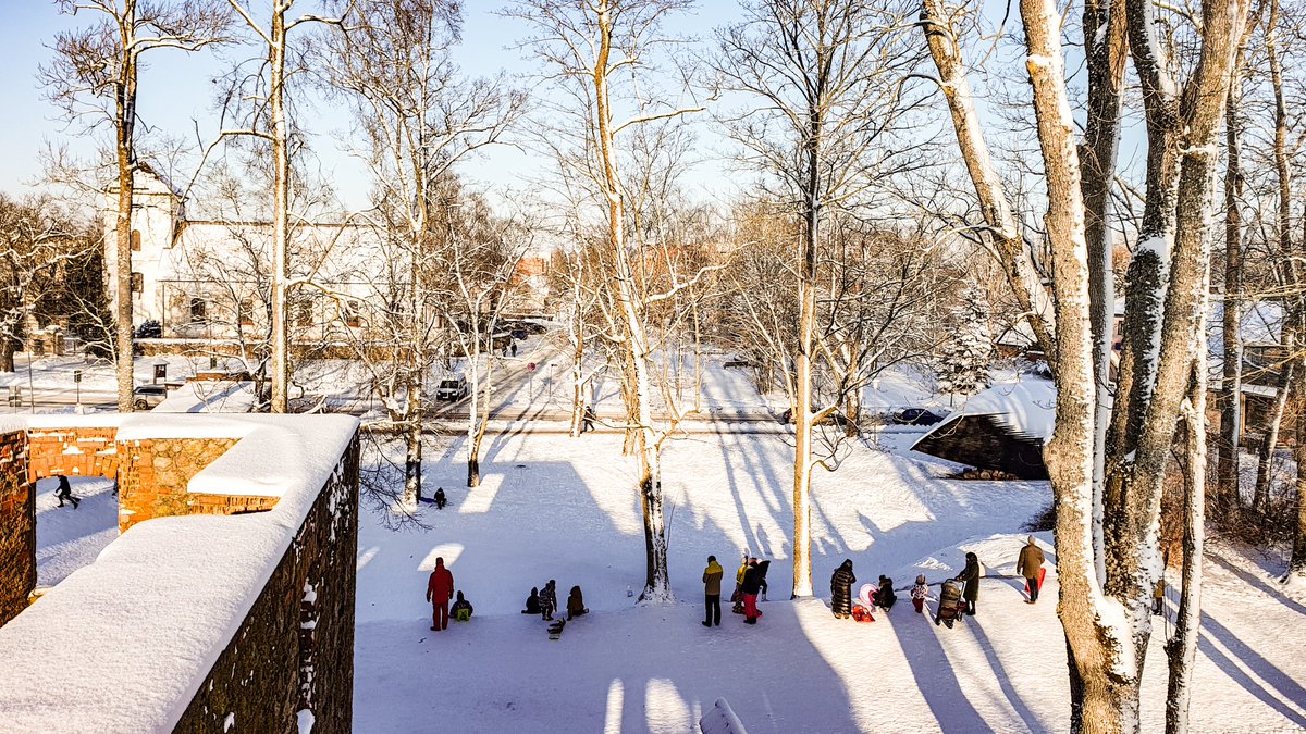 Nebiju domājis, ka nieka 5 km no Liepājas tik jūtami aukstāks, bet tas neko nemaina - #Grobiņa burvīga vienmēr!