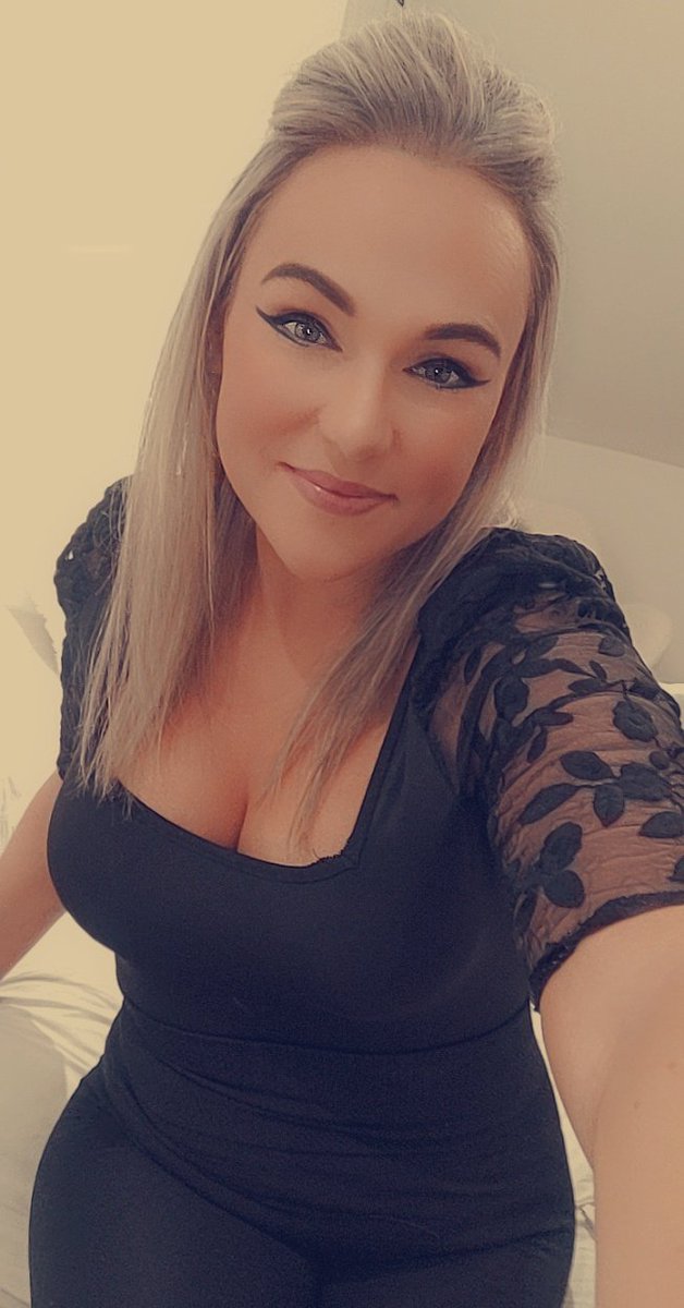 Eimhearrebel's tweet photo. 🇮🇪🎸 Thanks to everyone who joined for my Live Twitter Stream, it worked perfectly, I had a ball 🎸🇮🇪 
I think I'll do my next live feed when I reach 15k followers 😉 🥳 🇮🇪 Any RT's to help much appreciated!💚 https://t.co/xO4QeqLZco