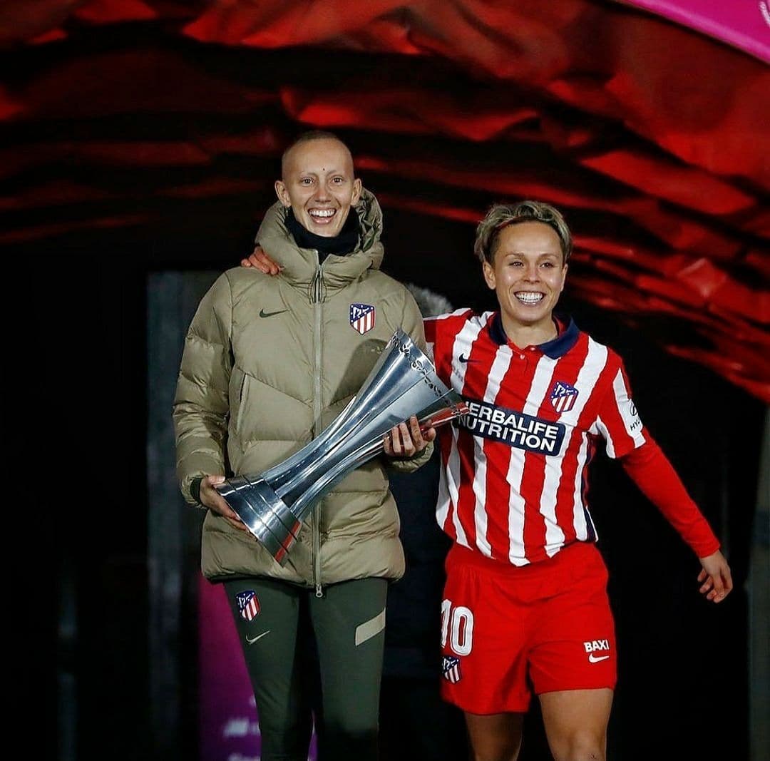Enhorabuena campeonas por esa supercopa! Especialmente a <a href="/VirginiiiaTr/">Virginia Torrecilla</a>. Esta imagen emociona y atraviesa el cuerpo, sin duda debería estar en todas las portadas.