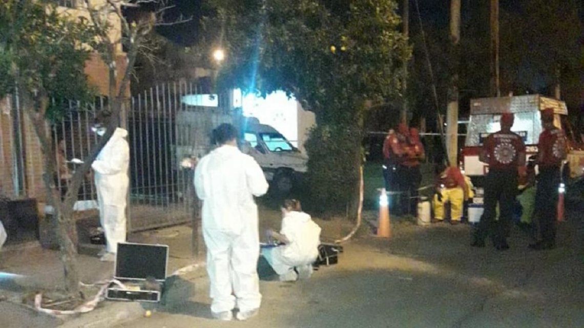 C5N's tweet photo. Femicidio: tenía botón antipánico y la apuñalaron en su departamento https://t.co/8ClbcAa6O0 https://t.co/nPcAvcszrh