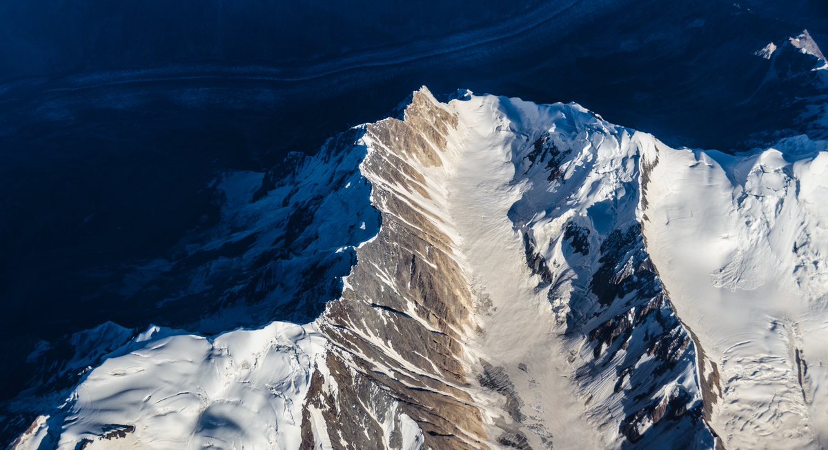There was much more to see on this Doha-Beijing flight, including (a) the Silkiang & Bualtar glaciers, (b) the peninsula & port of Gwadar, (c) amazing corrugated landscapes, all in Pakistan, & (d) a crisp belt of Venus at sunset later over China. 5/