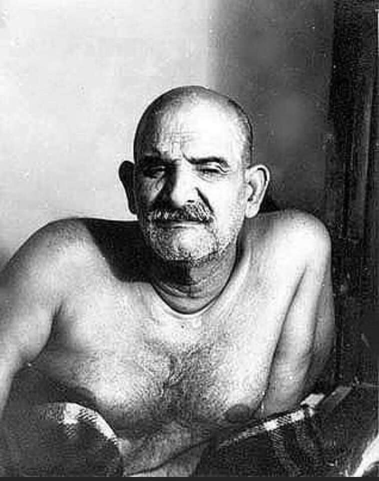 NeemKaroliBaba1's tweet photo. A saint's heart melts whenever anyone else's heart comes near the fire -
#NeemKaroliBaba https://t.co/4i8K3a4te9