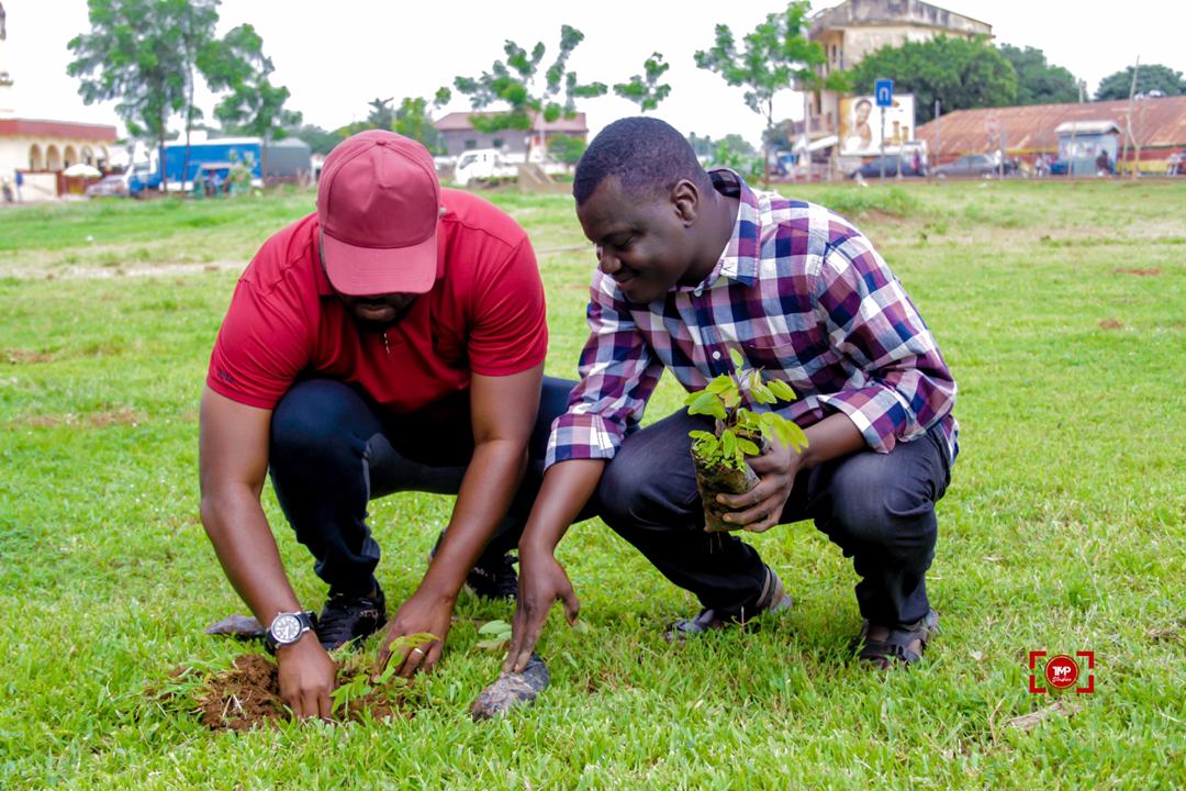 TheGreenRepu's tweet photo. Improving the health and liveability of humankind means a lot to us and are committed to achieving that through the planting of trees which are primary producers of oxygen. We invite you to join forces with us on this endeavor. https://t.co/7q0eXYFc6F
