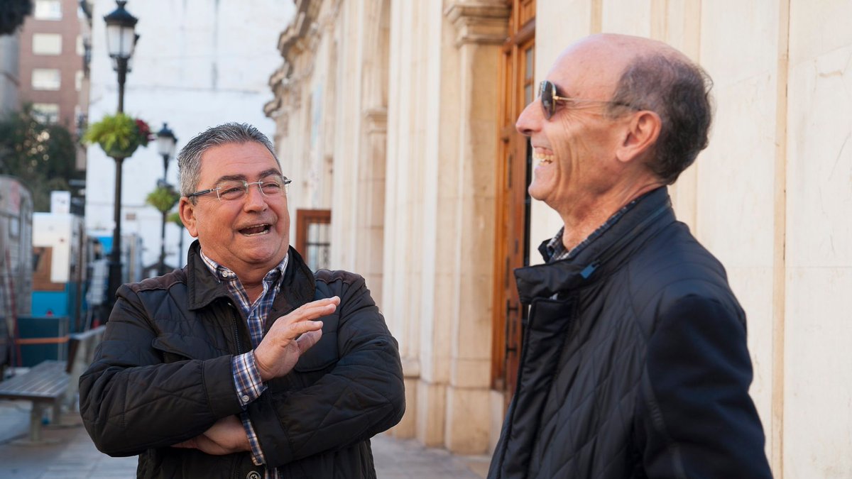 FilmoRetrats's tweet photo. 🎞Que important és aprendre a mirar, un acte de generositat, una fórmula d'empatia, des de l'aula o a través de festivals. Este espectacle que sedueix a la ciutadania, omple pavellons, teatres i barracons i va tenir més de 20 cinemes a Castelló de la Plana. #FilmoRetrats https://t.co/WyXpErA9uY