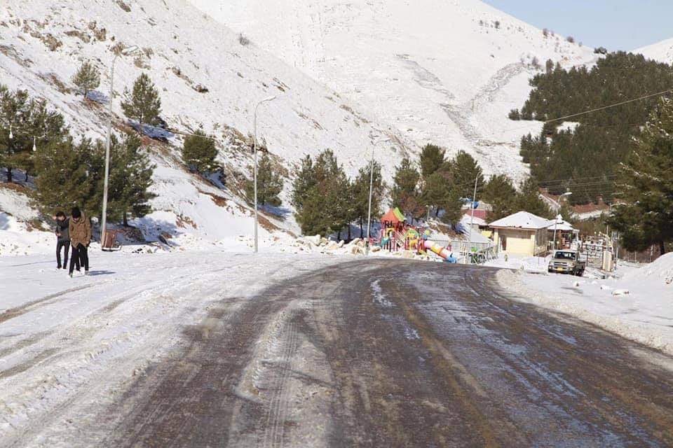 KrgFrance's tweet photo. Slemani sous un manteau de neige ⛄️ 🌨 ❄️
#Azmar #Slemani https://t.co/hflIWxJ2Nh