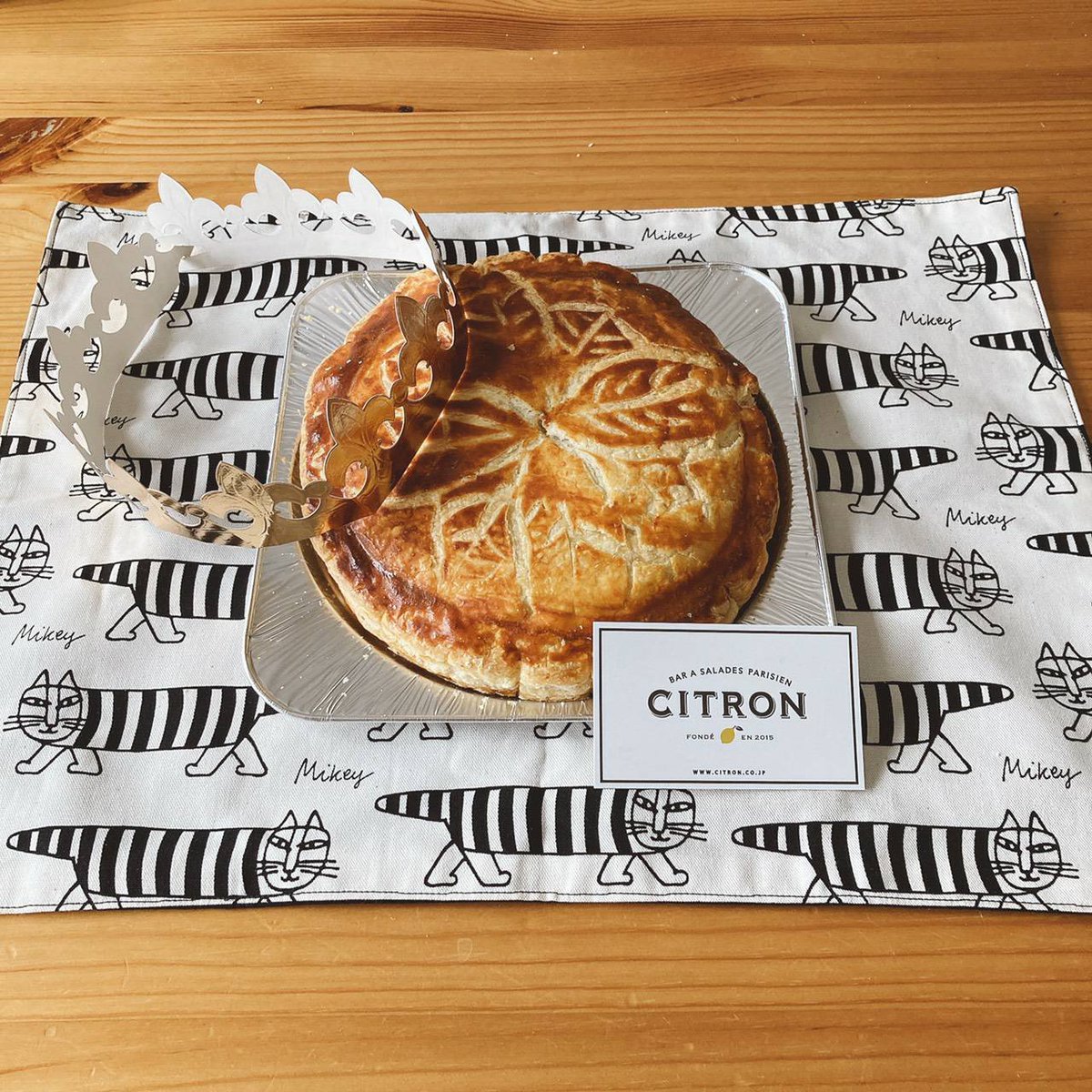 jostica9's tweet photo. Hoy hicimos lo de galette des rois, fue super divertido💕🙏🏻💕
#france #francia #culturalexchange #intercambiocultural #sharehouse #rommates #latinaenjapon #tica https://t.co/xUTbHiJTXC