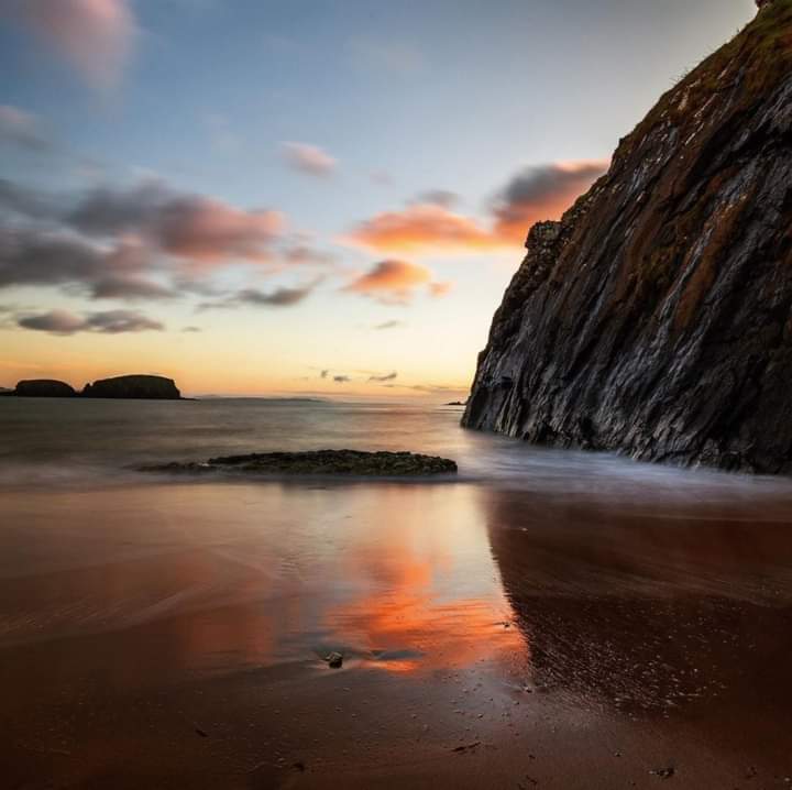 MartinEilish's tweet photo. @GoToIrelandCA Ballintoy, Co. Antrim. Simply no where else in the world like it. https://t.co/7EKcVFtmuo