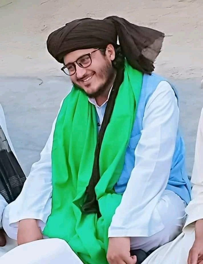 TariqAttari2600's tweet photo. نور آنکھوں میں تو چہروں پر اجالے ہونگے
مصطفیٰﷺ کہ چاہنے والوں کہ انداز نرالے ہونگے
۔۔۔۔۔۔۔۔۔۔۔
یہ ہمارے صوبائی امیر تحریک لبیک یا رسول اللہ ﷺ پاکستان KPK زون 2 مفتی سید محمّد علی شاہ قادری ہے
ماشاء اللہ
#LetsJoinTLP
#لبیک_پرموشن https://t.co/Z0NF6SyUYc