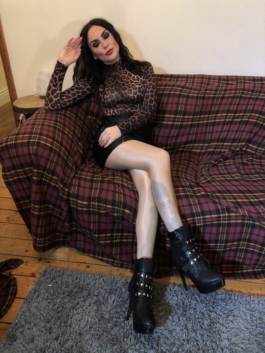 BooPeril's tweet photo. If anyone fancies helping a girl out with future costumes:
https://t.co/WN5kNvxOnj

It's kinda pricey getting all the new costume requests, i'll thankyou in photos! x x https://t.co/yMxswZka4S