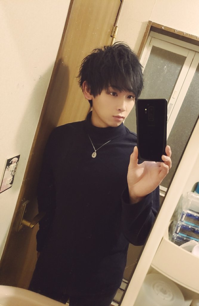 猫丸 よっしゃ セット出来た 自分でセットしたら良い感じ 色味近いのは2枚目 マジで髪色お気に入り メンズヘアセット ヘアセット 波打ち マッシュ 暗髪 髪あそび ヘアセット 王道 おしゃれさんと繋がりたい 美容 メンズ 自撮り