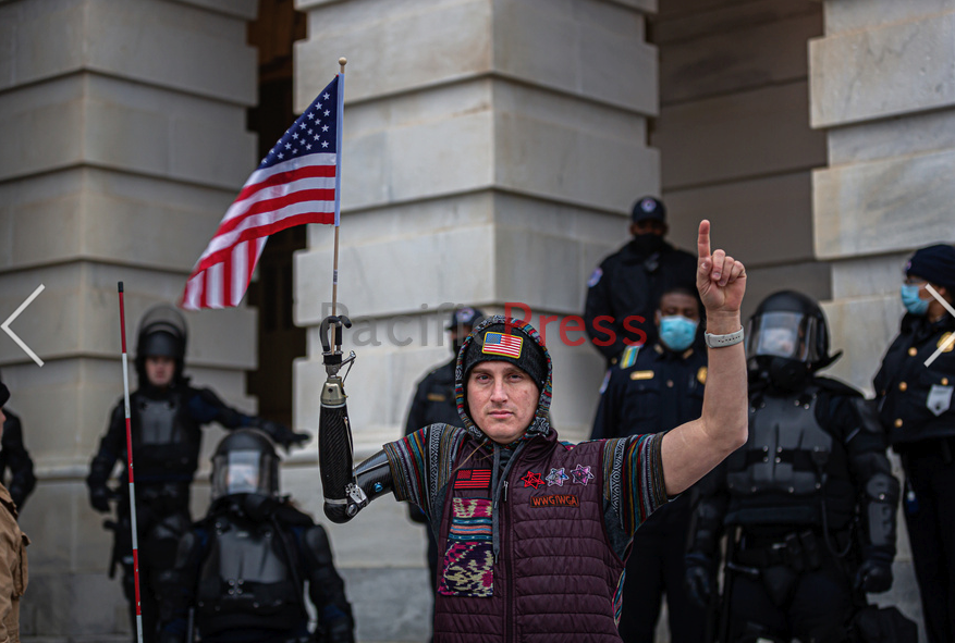 Weapon Trash Can  @DCPoliceDept