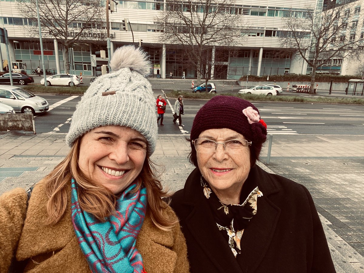 Böyle zamanlarda, hastanede tek başına yatan 14 yaşındaki Mümtaz’a “Bir gün senin kızın buraya çok yakın bir yerde doktorluk yapacak.” denilse ne kadar mutlu olacağını düşünüp, inancımı tazeliyor, yoluma devam ediyorum.❞ 🌿 (Doç.Dr. Defne Eraslan)