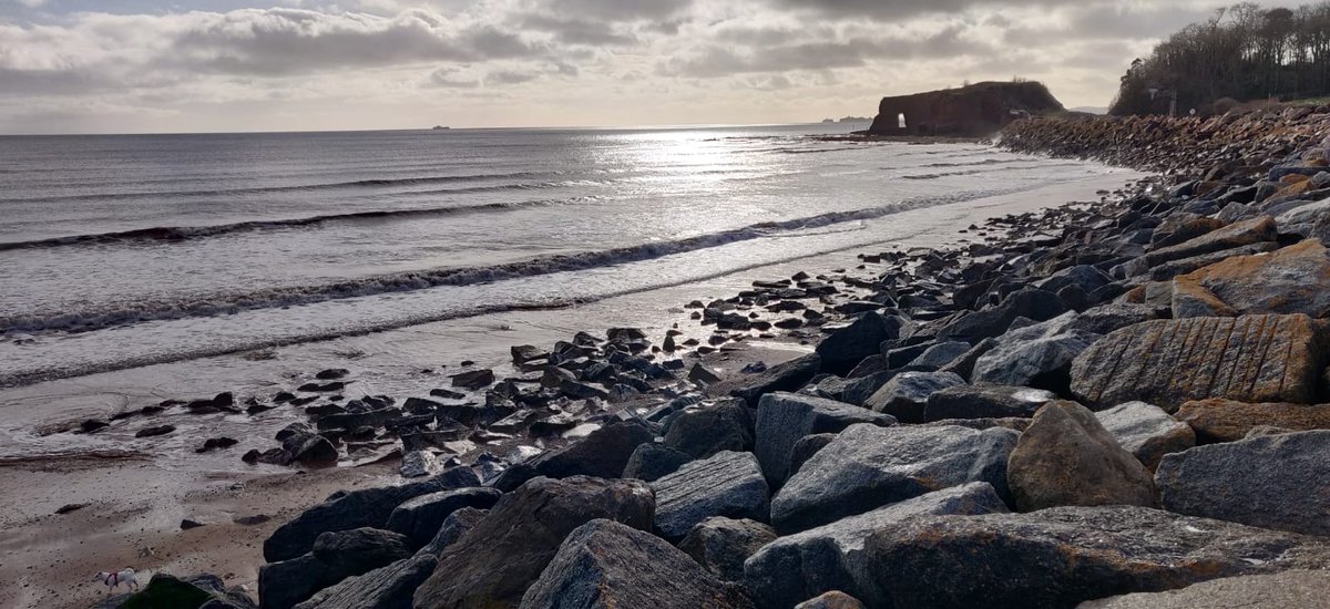 csillagcska's tweet image. Tél... Szemközt a víz már a francia partokat nyaldossa...
#dawlishwarren #langstonerock #redrock #winter