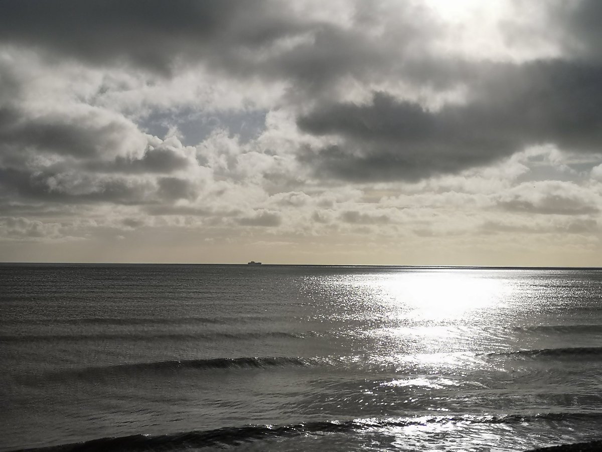 csillagcska's tweet image. Tél... Szemközt a víz már a francia partokat nyaldossa...
#dawlishwarren #langstonerock #redrock #winter