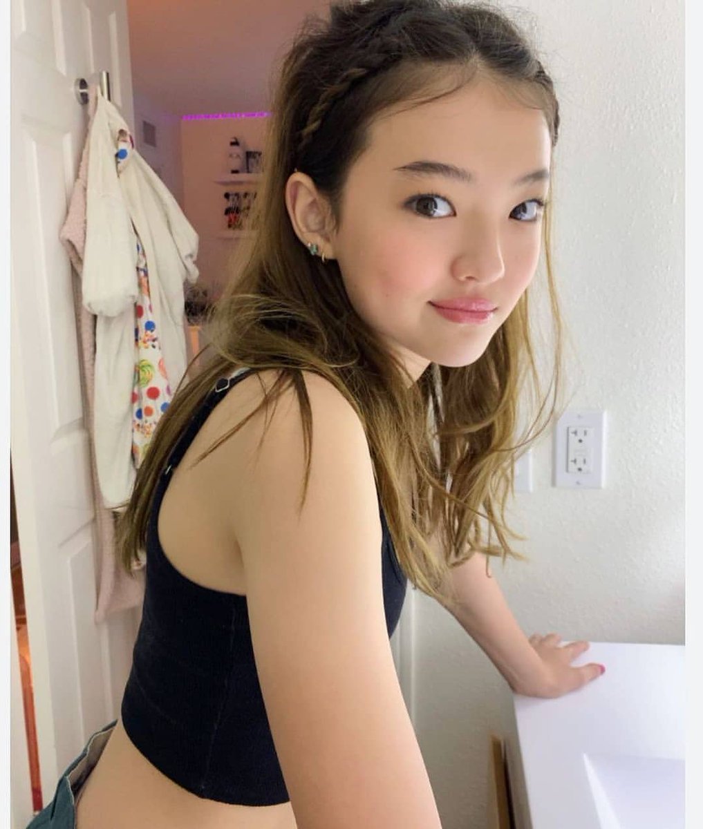 ellagross_py's tweet image. 16/01/21 #UPDATE🦋

Actualización de @ellagross en instagram 🧸💖

✎Traducción:

&quot;Invierno ¿qué es eso? El clima en Cali es 🤨&quot;

🛎️Follow: @ellagross_paraguay
────────
#ellagross #model #trainee #yg #theblacklabel