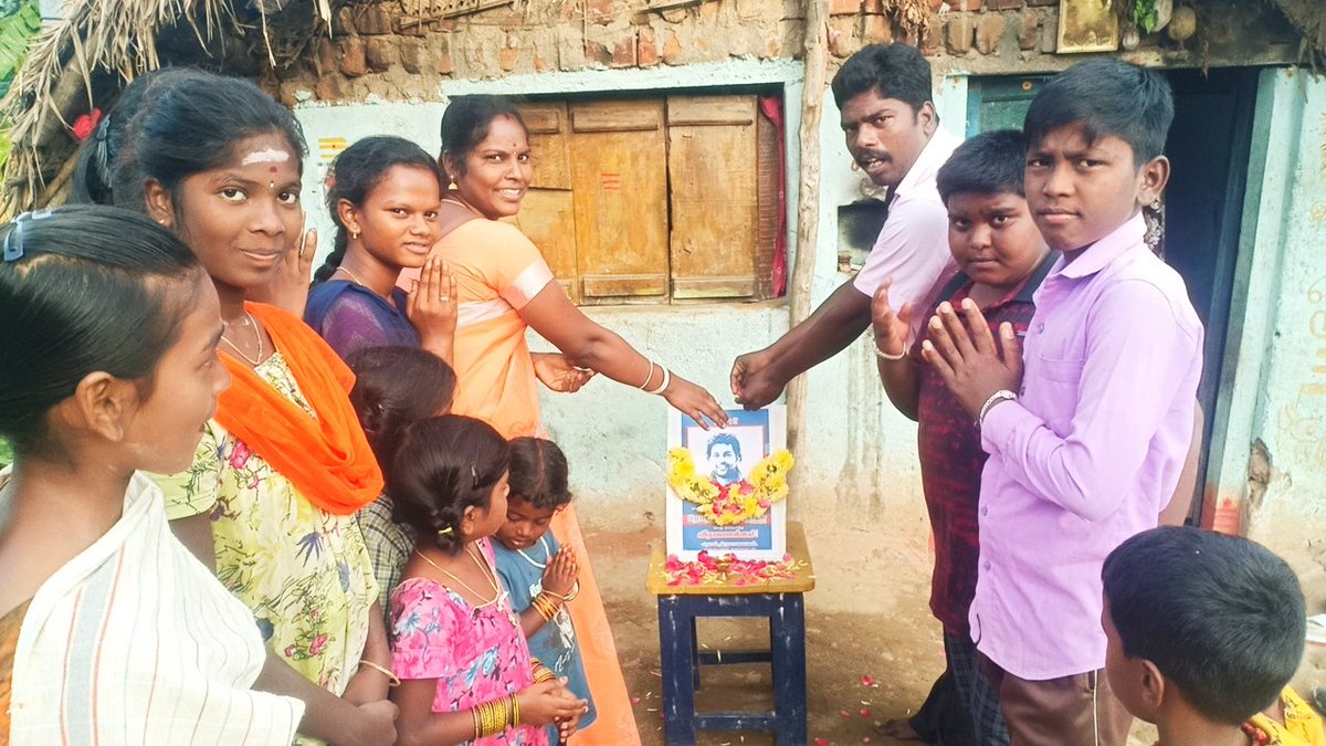 RsfVck's tweet photo. #ரோகித்_வெமுலா_வீரவணக்கநாள். புரட்சிகர தலைவர்களின் சிந்தனைகளை உள்வாங்கிய முற்போக்கான மாணவர்.
முனைவர் பட்ட படிப்பு மாணவர். கல்வி நிறுவனங்களில் தலைவிரித்தாடும் சனாதன சாதிய அரசியலுக்குப் பலியானவர்.
#Rohithvemula வுக்கு #VCKRSF ன் @thirumaofficial அய்யா வழியில் #வீரவணக்கம்.
#VCK https://t.co/fIfb5qTy5x