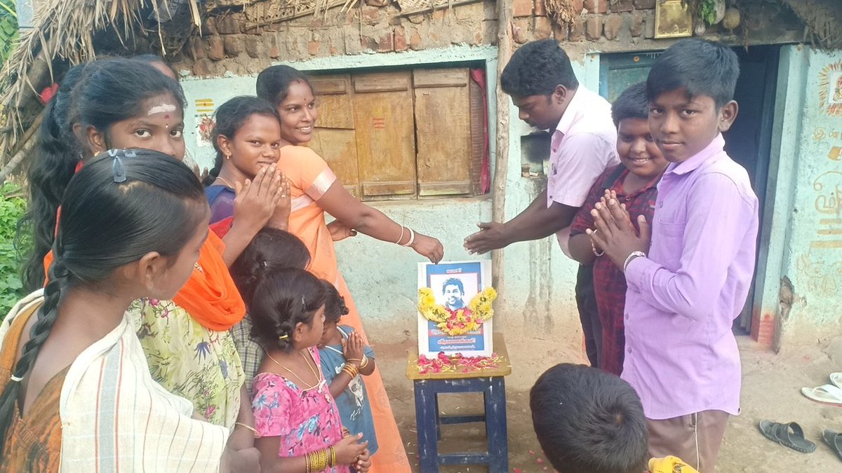 RsfVck's tweet photo. #ரோகித்_வெமுலா_வீரவணக்கநாள். புரட்சிகர தலைவர்களின் சிந்தனைகளை உள்வாங்கிய முற்போக்கான மாணவர்.
முனைவர் பட்ட படிப்பு மாணவர். கல்வி நிறுவனங்களில் தலைவிரித்தாடும் சனாதன சாதிய அரசியலுக்குப் பலியானவர்.
#Rohithvemula வுக்கு #VCKRSF ன் @thirumaofficial அய்யா வழியில் #வீரவணக்கம்.
#VCK https://t.co/fIfb5qTy5x