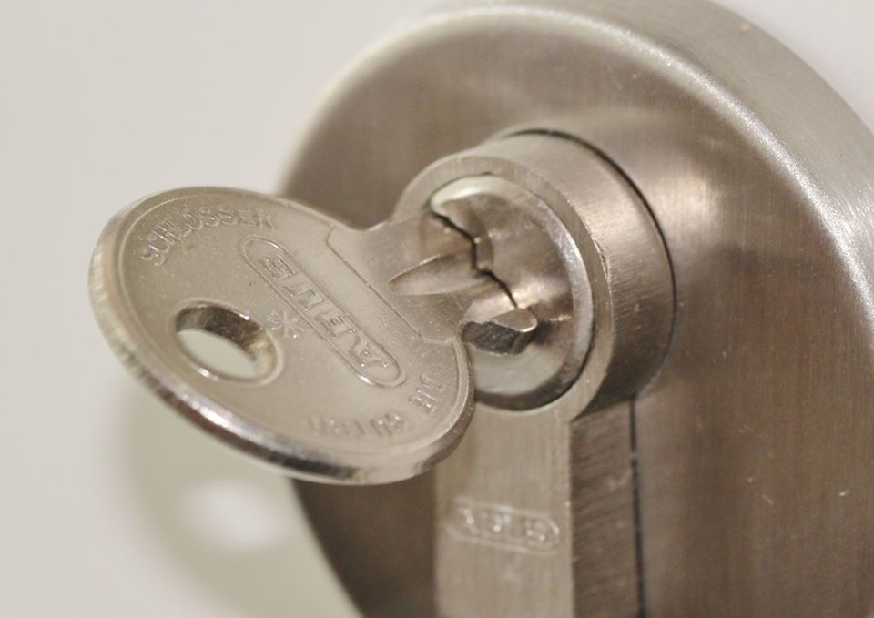 MorganLocksmit1's tweet photo. When you call a #locallocksmith in #Colchester #Essex #Ipswich #Suffolk you get a better price & you know the reputation of the #locksmith. Check us out on Checkatrade & FB. Contact us on 07584 131991. #lockchanges #lockrepairs & #lockedout https://t.co/ZOYuLAi6pc https://t.co/EjN2Ru3CB5