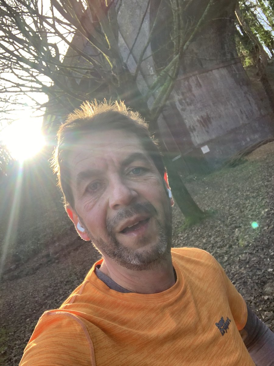 PaulMaloney1970's tweet photo. Another beautiful Sunday morning & another 30k in the tank for #41in40 and #3in2021 .....out to Park Street & Bricket Wood, back round through The Mundens, before back up through Bushey, a Oxhey Park, Cassiobury Park & Nascot Wood....๐โโ๏ธ๐ช #afitterme https://t.co/obnI8W6BMQ
