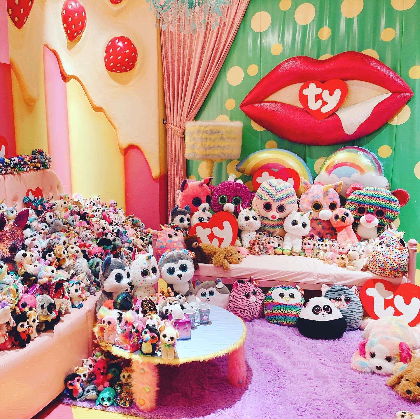 ぬいぐるみ Monster Cafe Ouioui ぬいぐるみ Monster Cafe Ouioui 💕👀SPECIAL GUEST LOVOT
