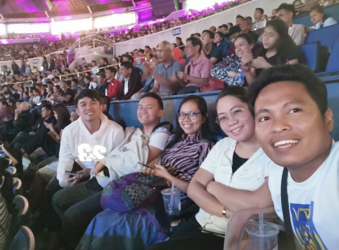 nixandrs's tweet photo. Last Araneta experience 🥺 2.23.20
#WishMusicAwards 
@IamCole2 @liancaguioa @RaphaJohnBasco @7RVR https://t.co/QCRz24D3hV
