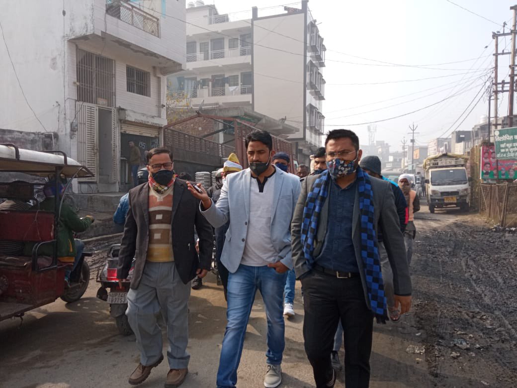 AMRUTCityGzb's tweet photo. नगर आयुक्त @MSTawarIAS ने किया पसोंडा और मोरटा वार्ड का दौरा, जल निकासी की समस्या का मौके पर हुआ समाधान . 
#SwachhSurvekshan2021 
#SwachhBharat
#MyCleanIndia
#SwachhGhaziabad    #GhaziabadBanegano1 https://t.co/T61vjQHKke