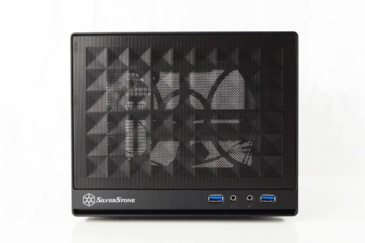PcmodPl's tweet photo. Odświeżyliśmy test obudowy @SilverStoneEU SG13B, która miała swoją premierę 2015 roku. Nadal jest to model wart zakupienia #hardware #itxpc #miniitx #mitx #miniitxcase #minipc #pccomponents #pchardware #pccase #smallformfactor #smallformfactorpc #sffpc
https://t.co/4oNaY49fgR https://t.co/8gFoCEwJWV