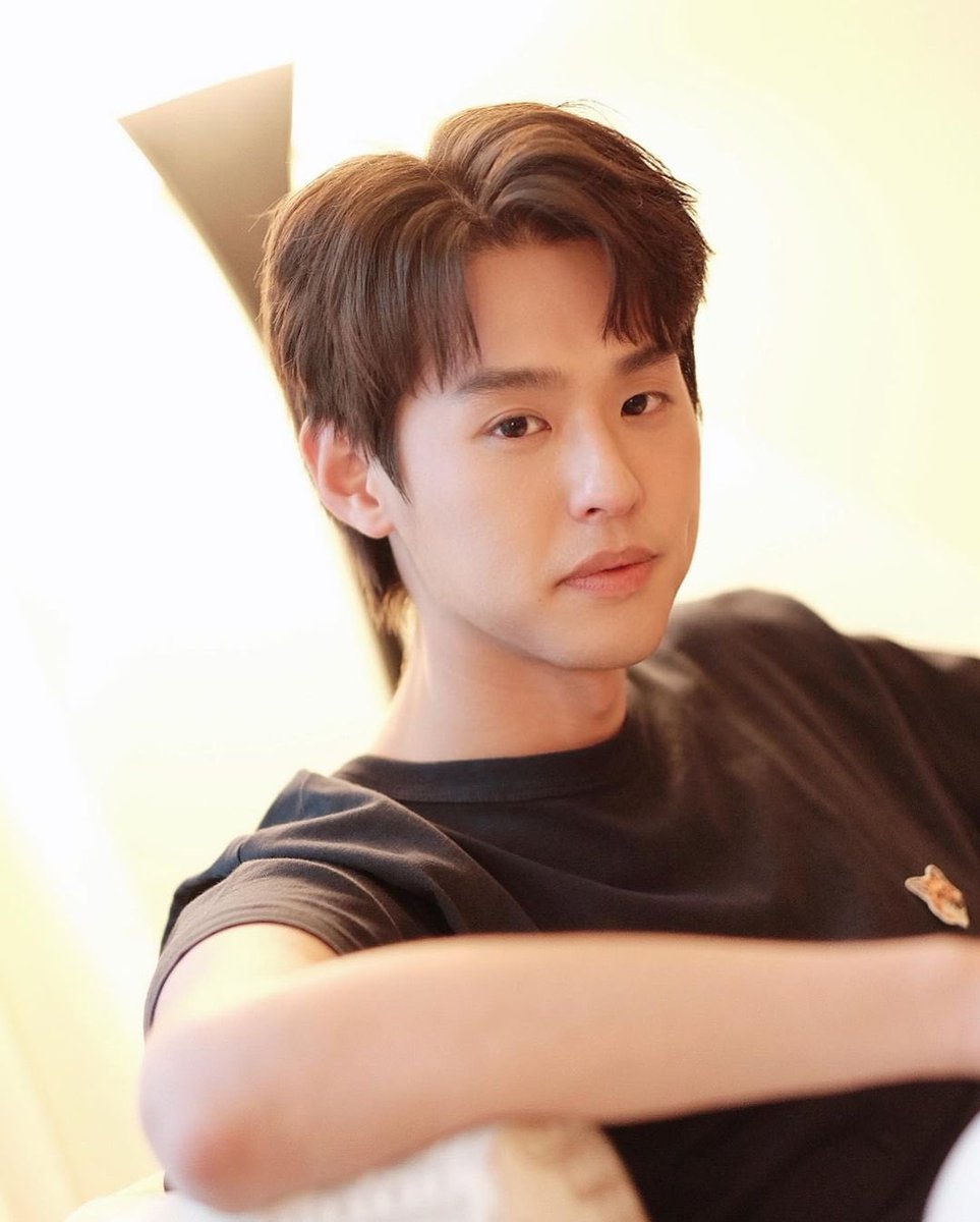 BKPPTrendfam's tweet photo. หล่อไร้ที่ติมันเป็นแบบนี้นี่เอง https://t.co/vyPJI5QHrW