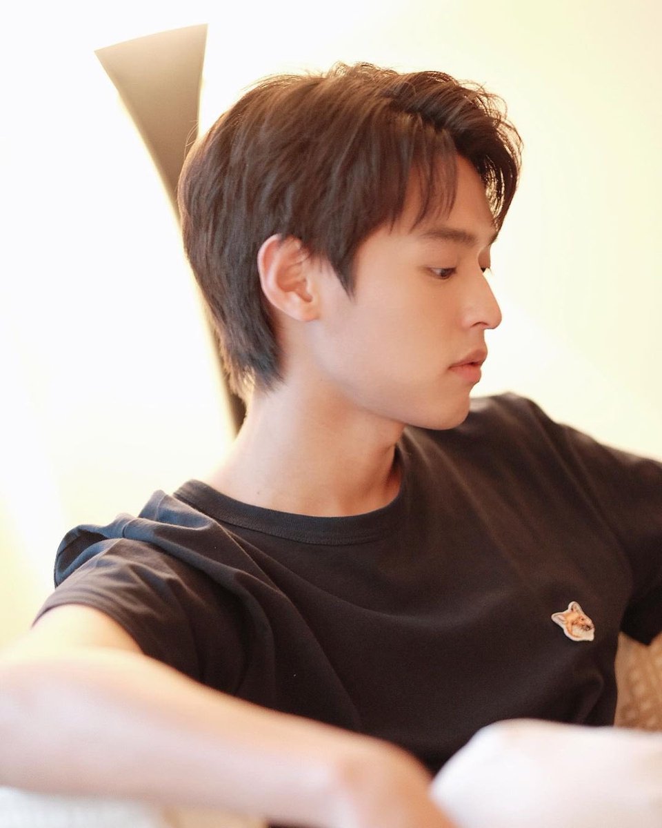 BKPPTrendfam's tweet photo. หล่อไร้ที่ติมันเป็นแบบนี้นี่เอง https://t.co/vyPJI5QHrW