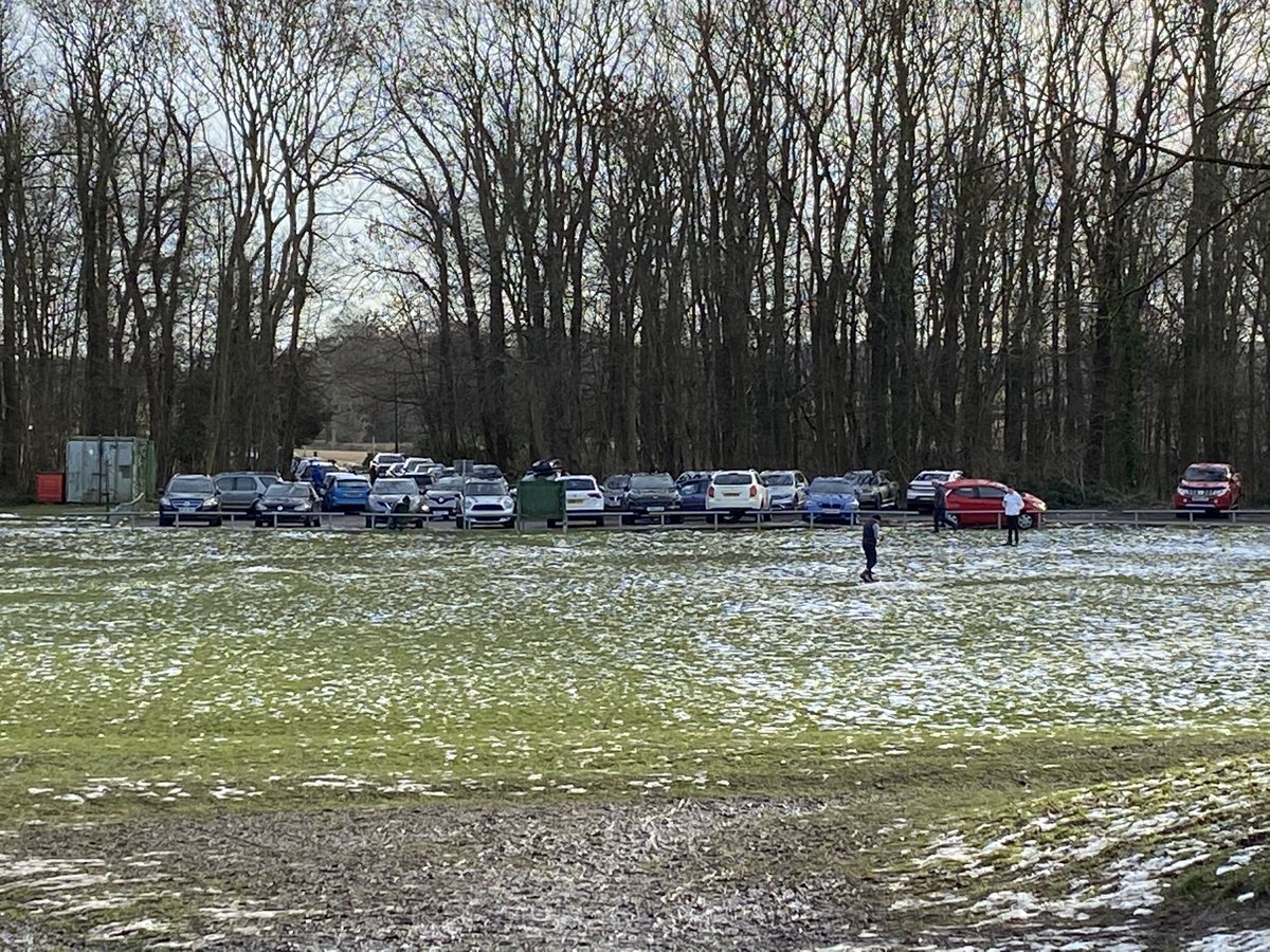 SteveJswp's tweet photo. @nottspolice @BassetlawDC if we serious about keeping the pandemic- under control then should we not be controlling the number of people travelling and mixing in our parks. - Langold lake and the adjacent Park Cafe area was extremely busy today - why isn’t it being policed? https://t.co/8uECIDkHmJ